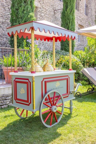 chariot-vente-ambulant-glaces-bastide-de-gordes