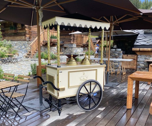 Outdoor ice cream cart Refuge de la Traye