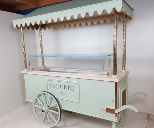 Chariot a macarons LADUREE 2.jpg