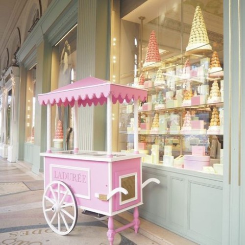 chariot-glaces-mignardises-laduree-1